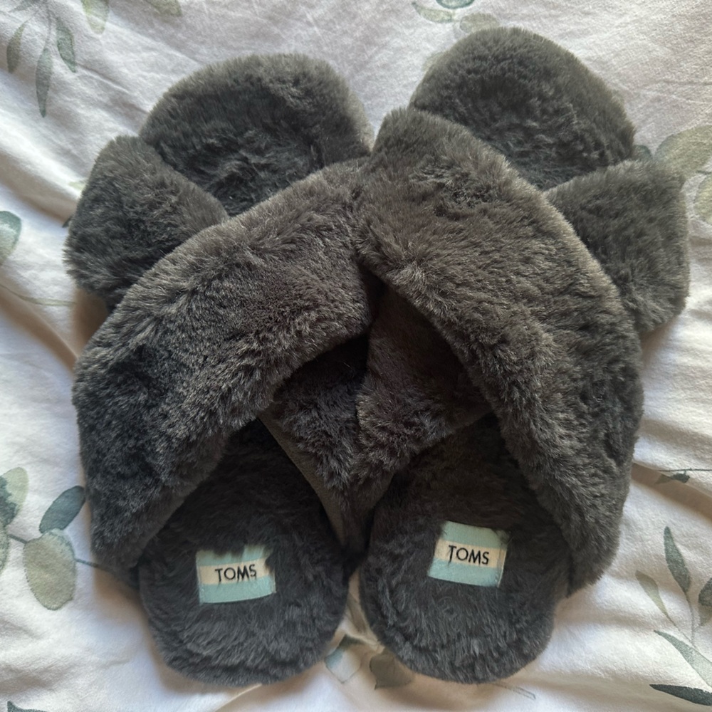 Toms Gray Fuzzy Slippers
